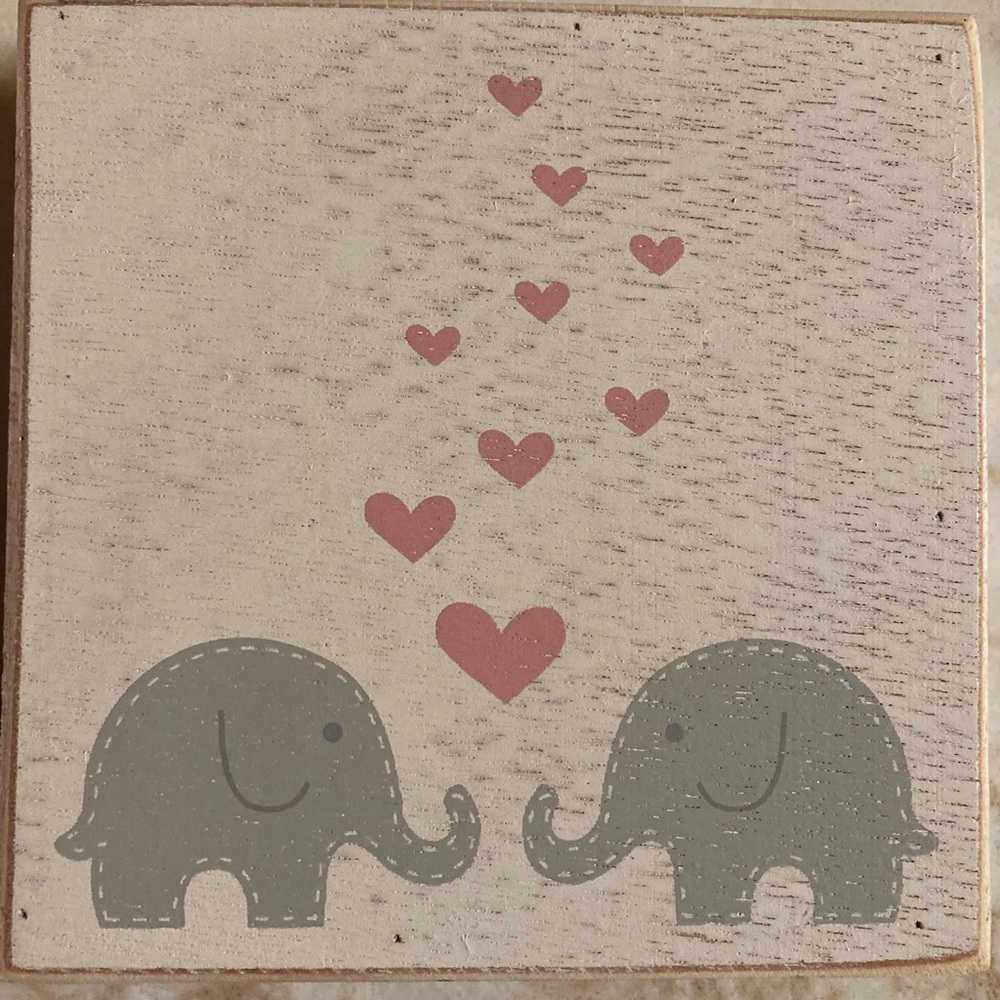 Small decorative elephant love wooden wall piece